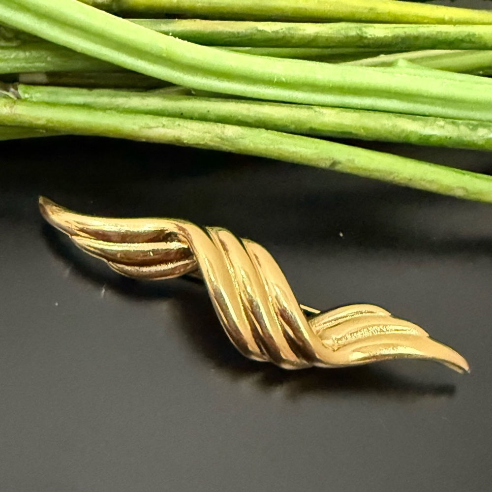Vintage 80s NAPIER Gold-tone  Abstract Twisted  Bow Ribbon Modernist Brooch 14g.
